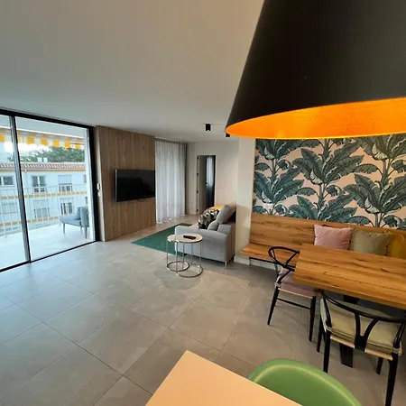 Modern 2 Bedroom With Sea Views شقة *