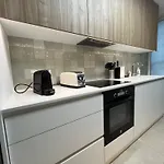 公寓 Modern 2 Bedroom With Sea Views *