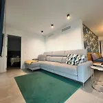 Modern 2 Bedroom With Sea Views 公寓