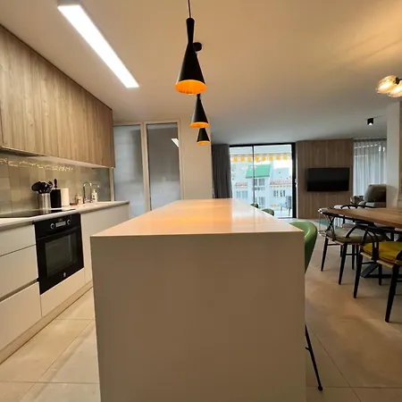 Modern 2 Bedroom With Sea Views