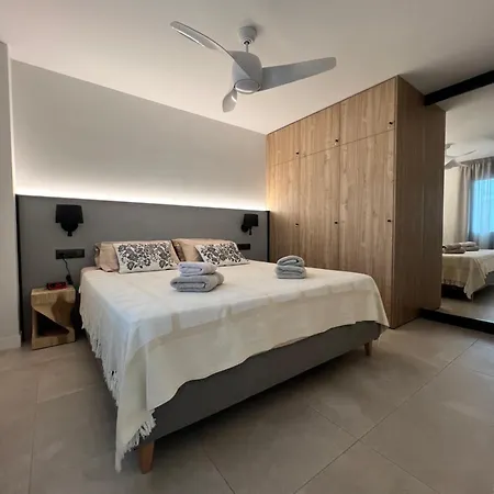 דירה Modern 2 Bedroom With Sea Views *