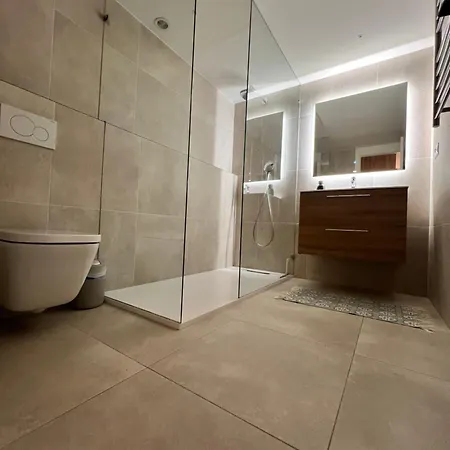 Lägenhet Modern 2 Bedroom With Sea Views