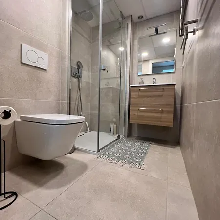 Modern 2 Bedroom With Sea Views *