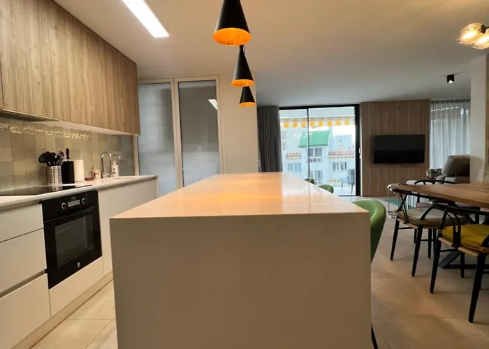 Modern 2 Bedroom With Sea Views