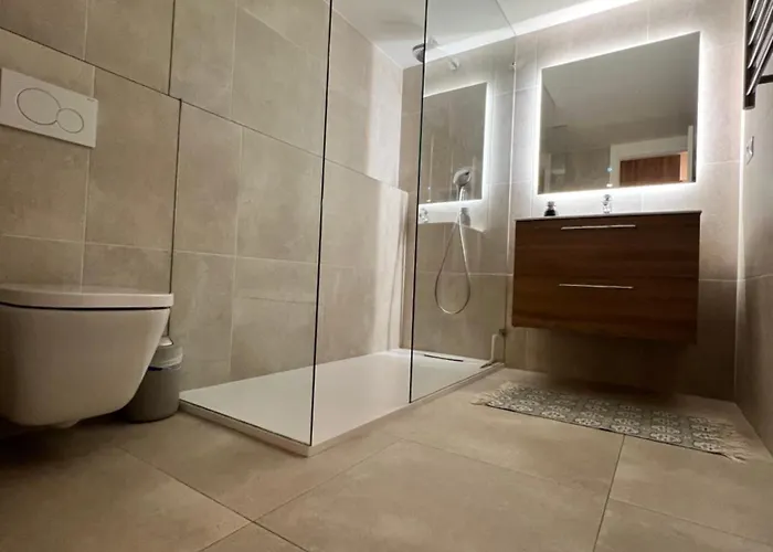 Lejlighed Modern 2 Bedroom With Sea Views