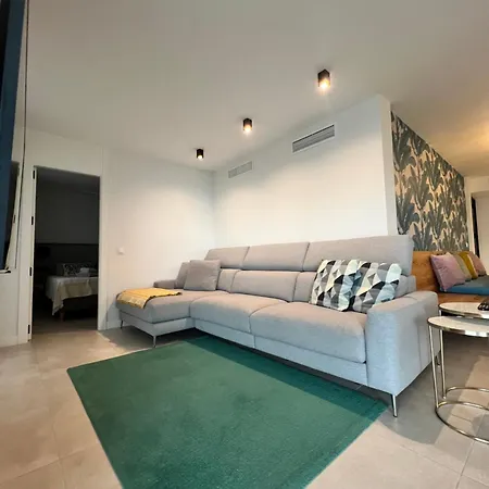 Modern 2 Bedroom With Sea Views アパート