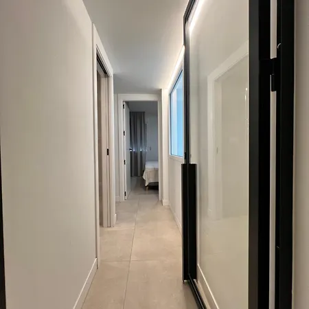 Modern 2 Bedroom With Sea Views アパート